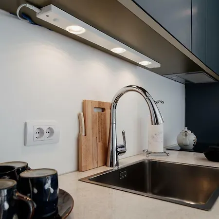 Old Market Place Apartman *